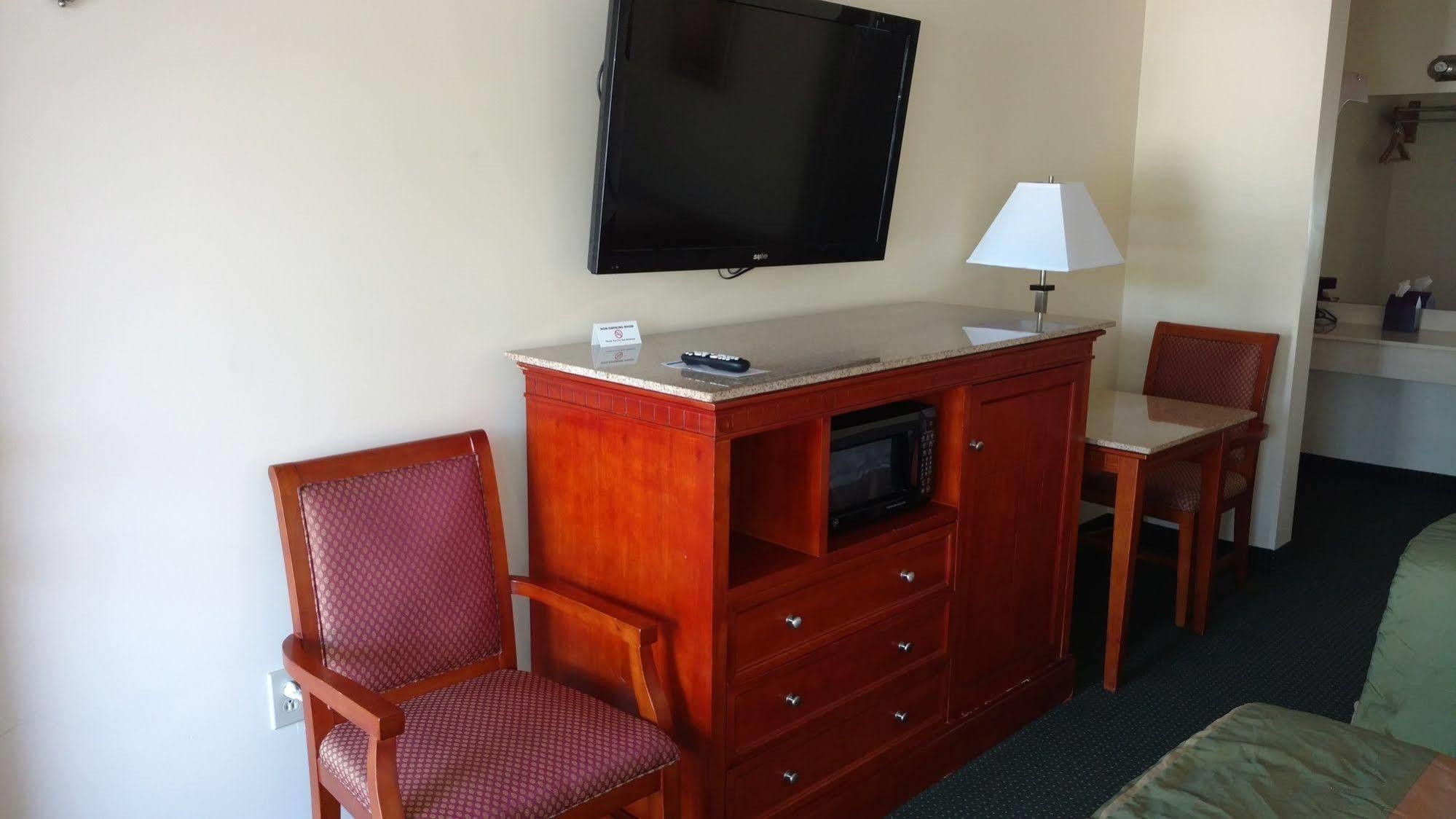 Hurricane Inn Waynesboro Екстериор снимка